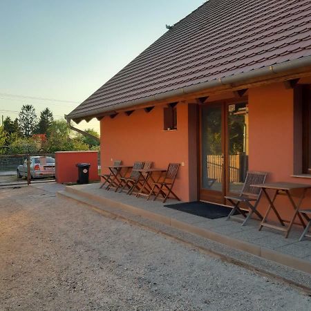 Napos Vendeghaz Hotel Gyor Exterior photo