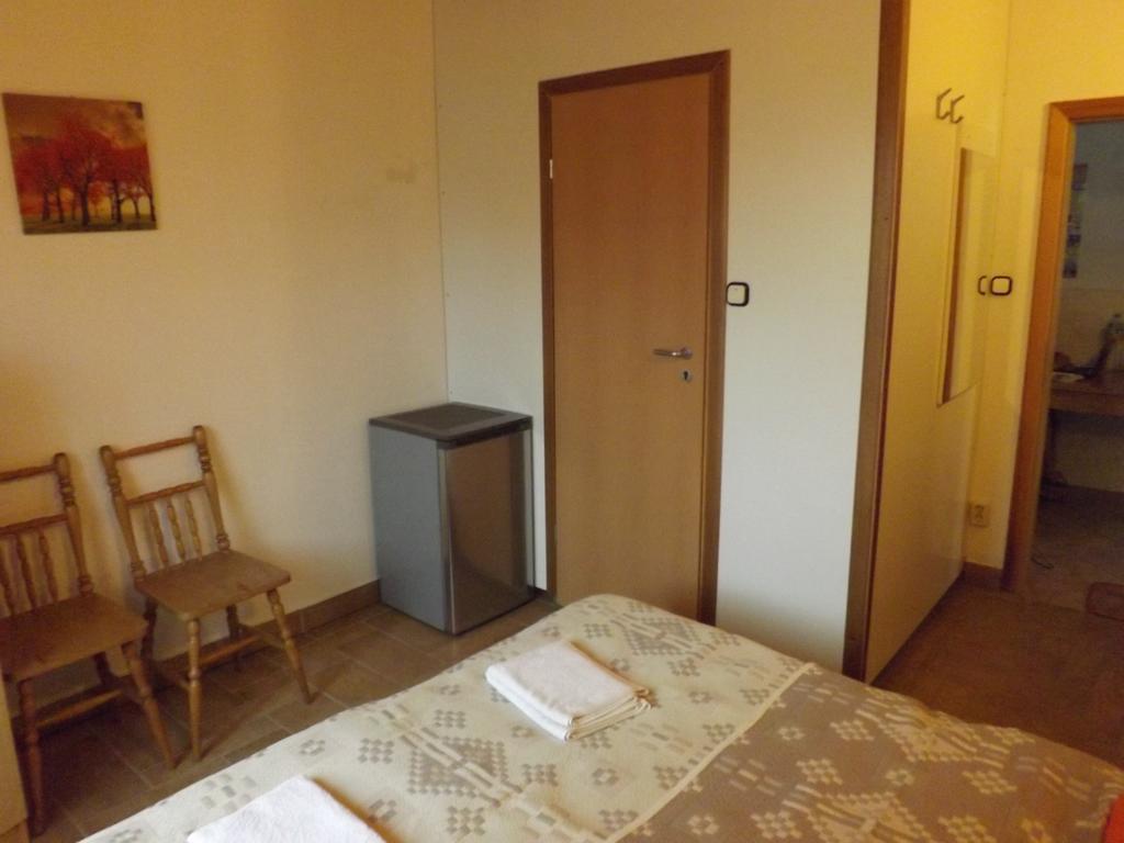 Napos Vendeghaz Hotel Gyor Exterior photo