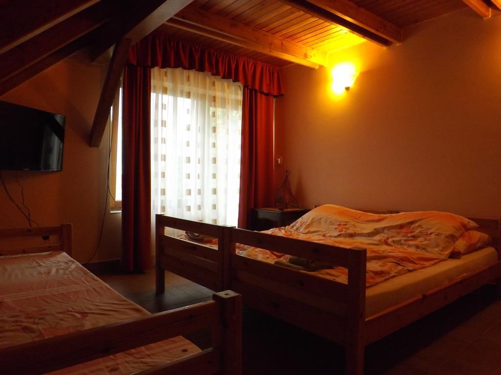 Napos Vendeghaz Hotel Gyor Exterior photo