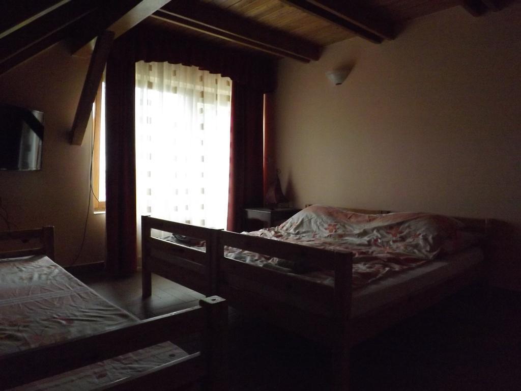 Napos Vendeghaz Hotel Gyor Exterior photo