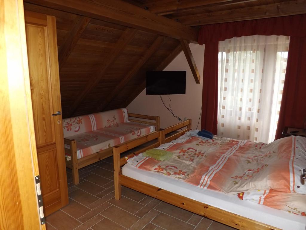 Napos Vendeghaz Hotel Gyor Exterior photo