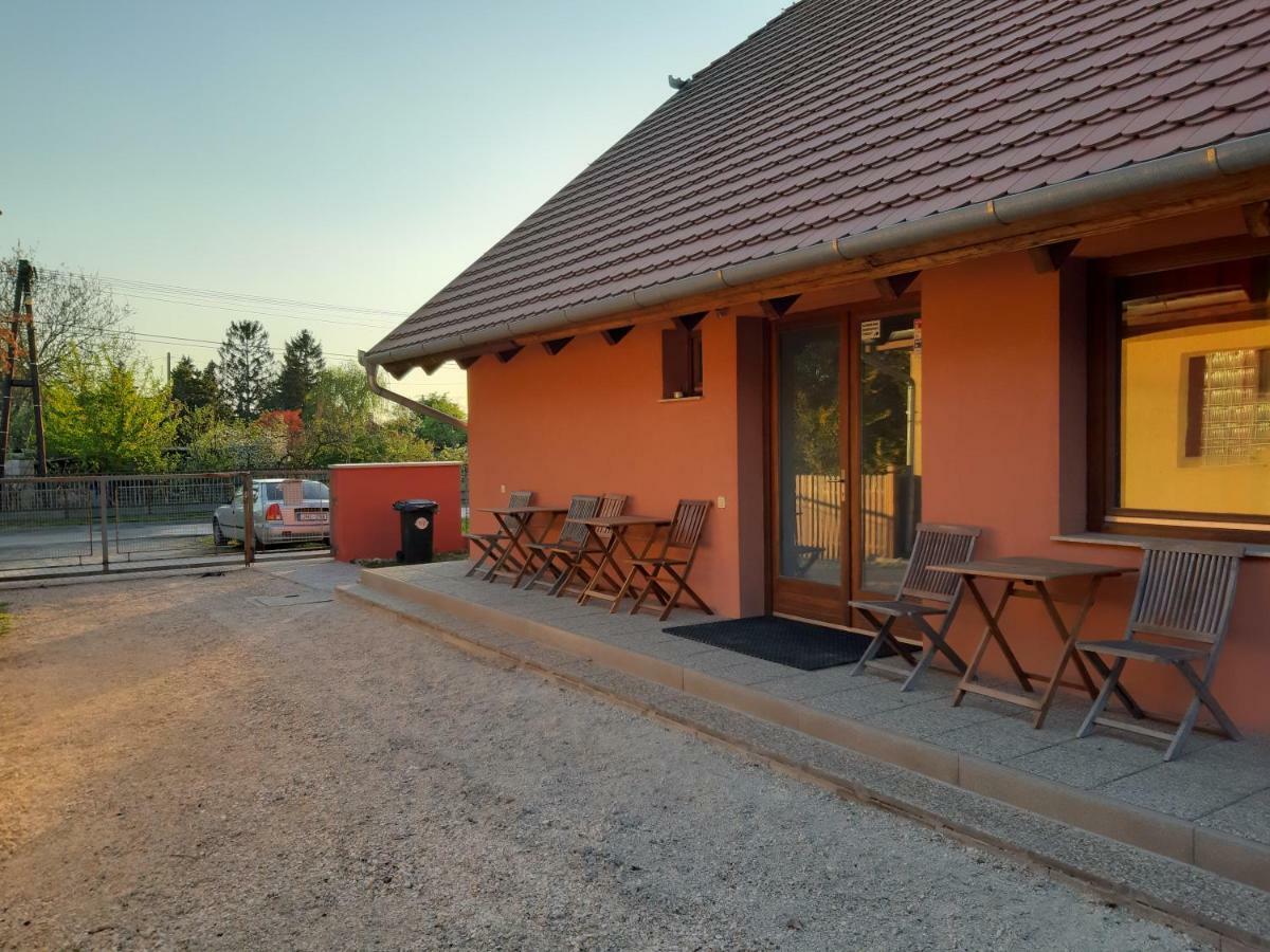 Napos Vendeghaz Hotel Gyor Exterior photo