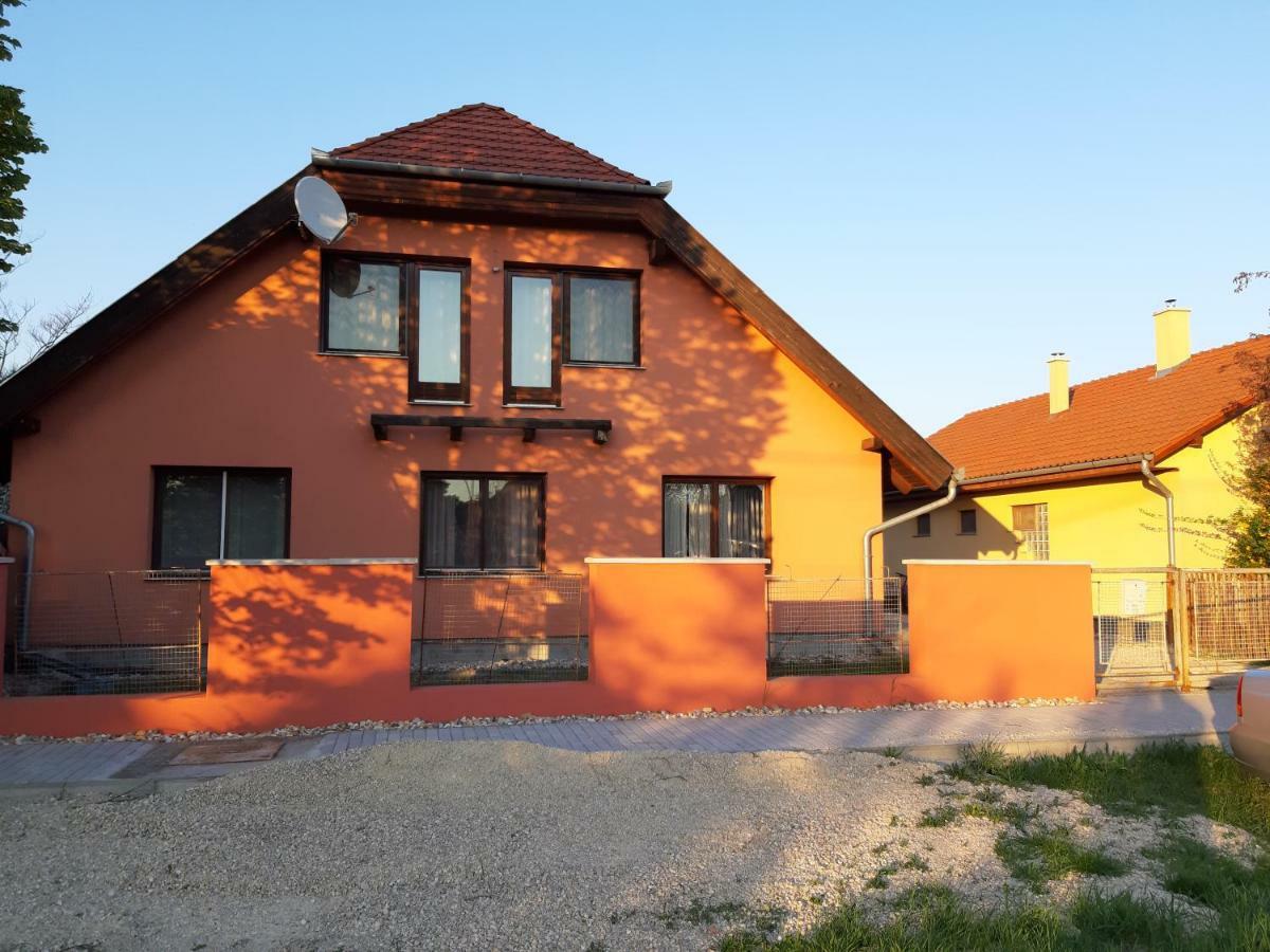Napos Vendeghaz Hotel Gyor Exterior photo